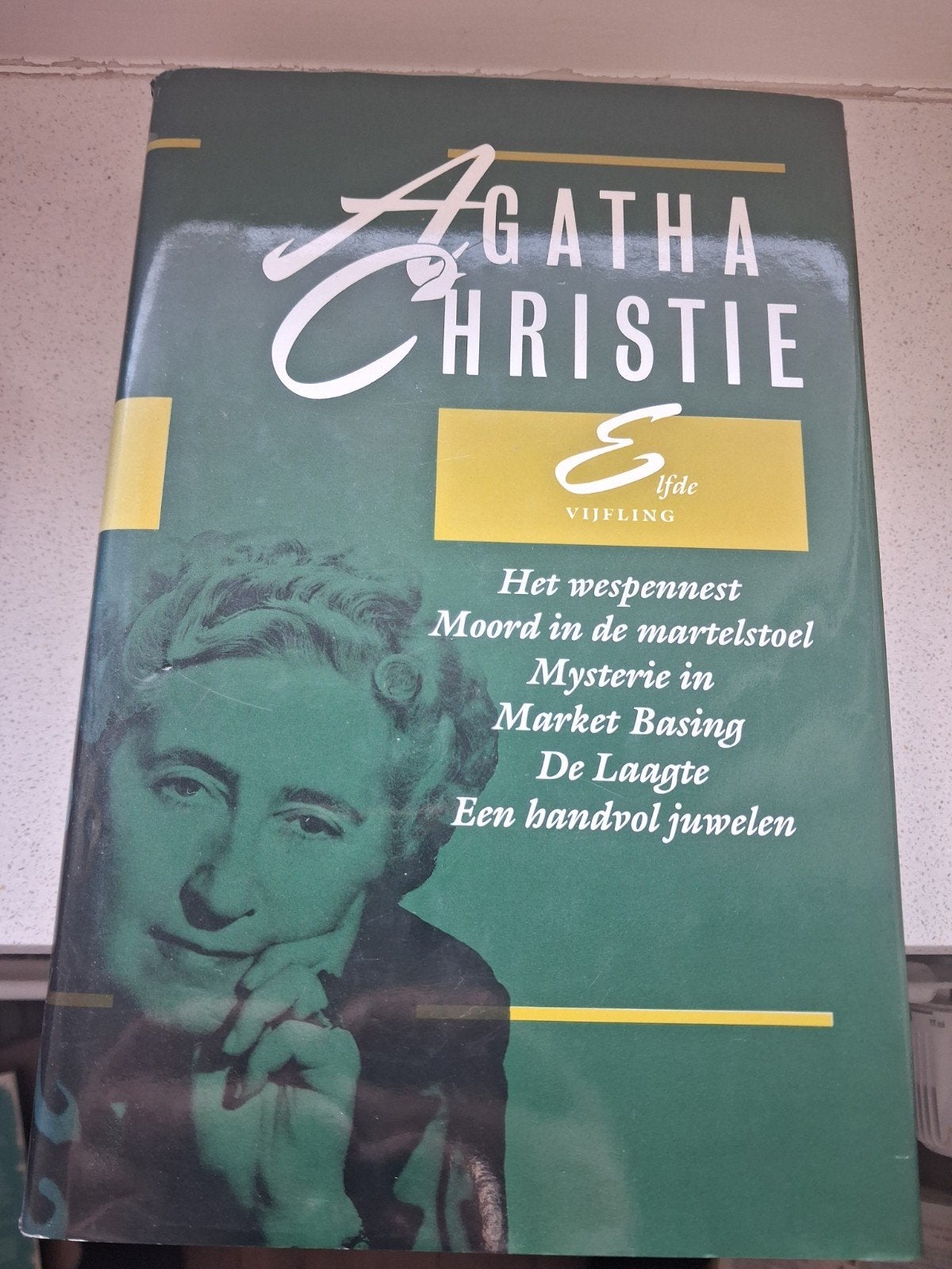 Agatha Christie  De Vijfling (Het Wespenest, Moord in de mar, Ophalen of Verzenden, Gelezen, Agatha Christie