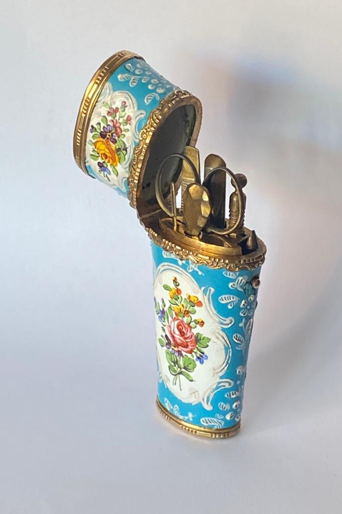 18e eeuws emaille necessaire, naaigerei, Ophalen of Verzenden