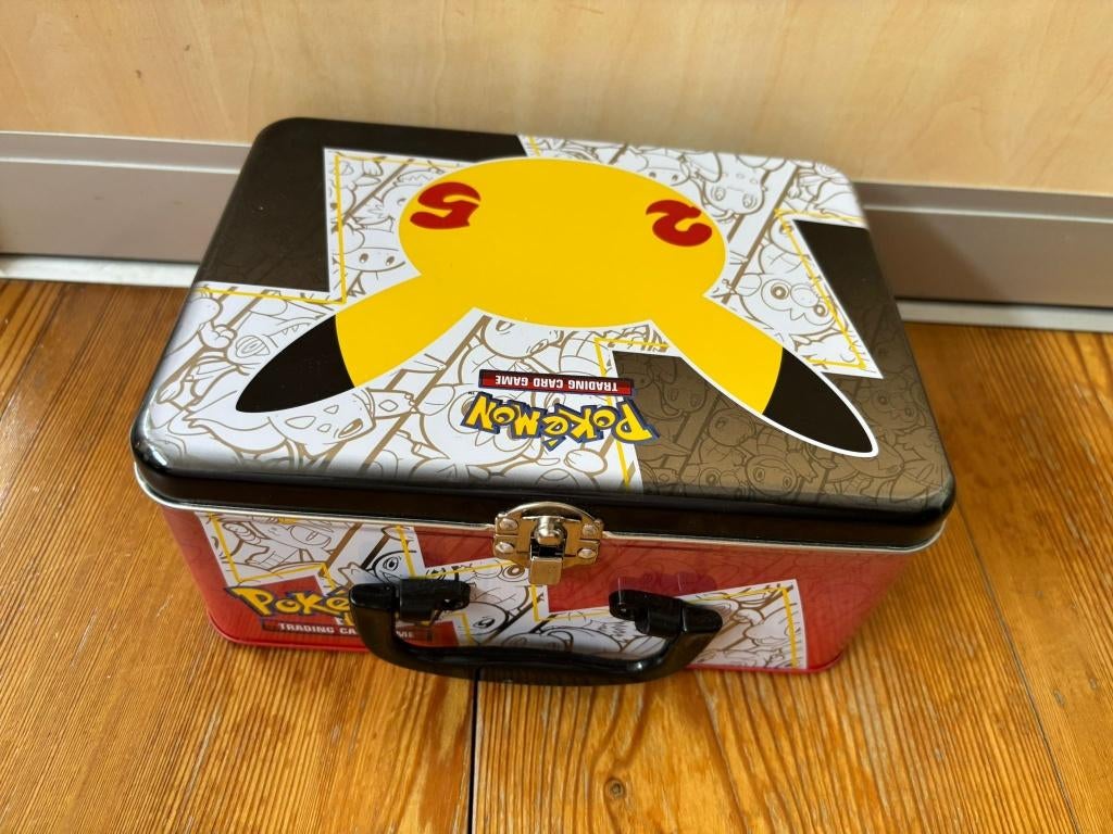 Pokémon Celebrations Collector Chest (Leeg), Ophalen of Verzenden, Zo goed als nieuw, Overige typen