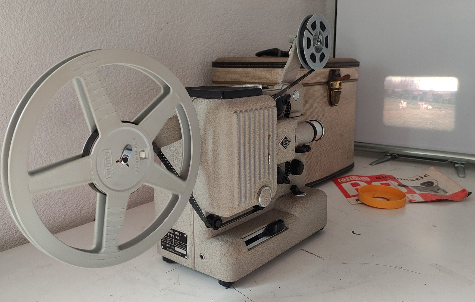 EUMIG P8 8mm FILMPROJECTOR in KOFFER, Verzamelen, Fotografica en Filmapparatuur, Ophalen of Verzenden