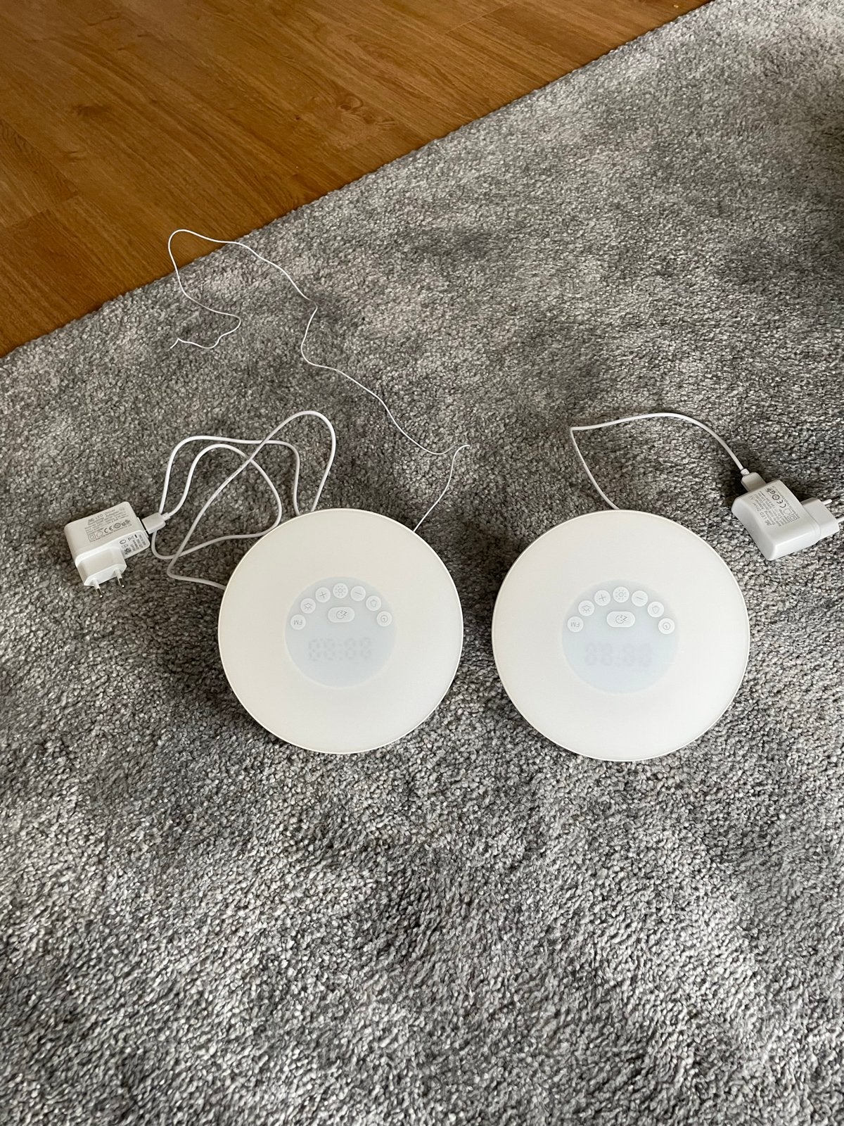 2x Nikkei NCW20 Wekker met Wake-up Light en FM Radio, Ophalen, Zo goed als nieuw, Digitaal