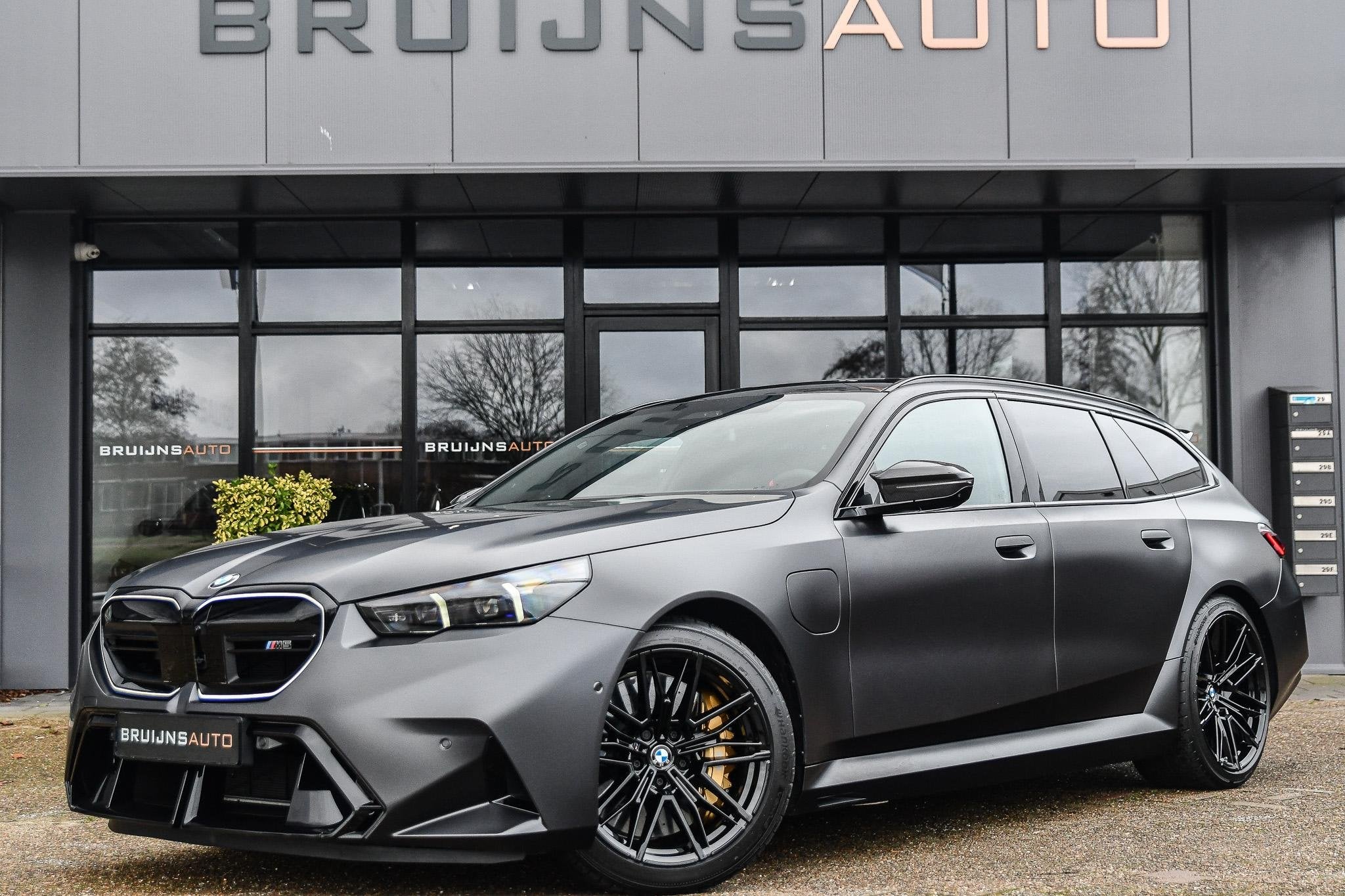 BMW M5 Touring M5 Individual lak |Keramisch|Carbon|Trekhaak|, Automaat, Gebruikt, 4395 cc, 135 min