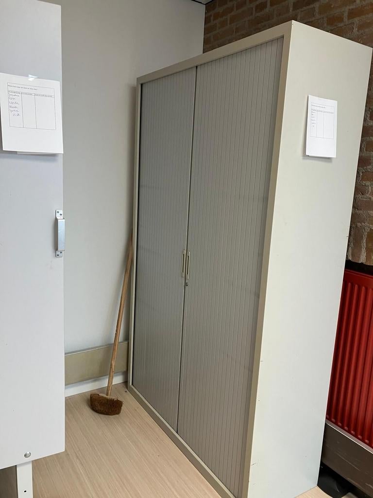 Metalen archiefkast met roldeuren, Gebruikt, 100 tot 150 cm, Modern kantoor, Ophalen of Verzenden