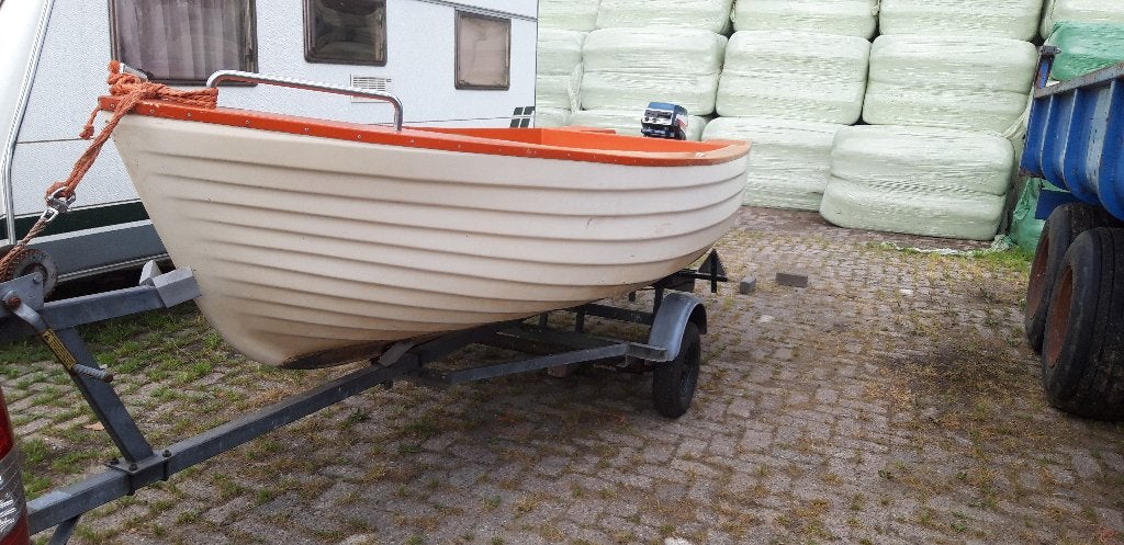 roei/visboot met Yamaha 8 p.k. b.b.motor en trailer., Watersport en Boten, Roeiboten, Ophalen, Gebruikt, Polyester, Met trailer