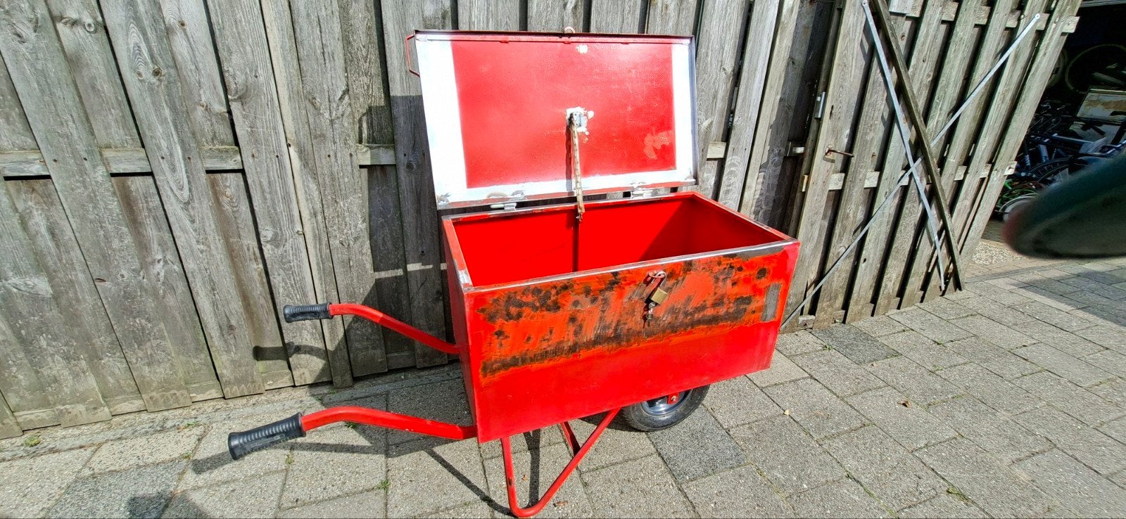Robuuste rode gereedschapskist op wielen, Ophalen, Hummer, Handmatig, Gebruikt