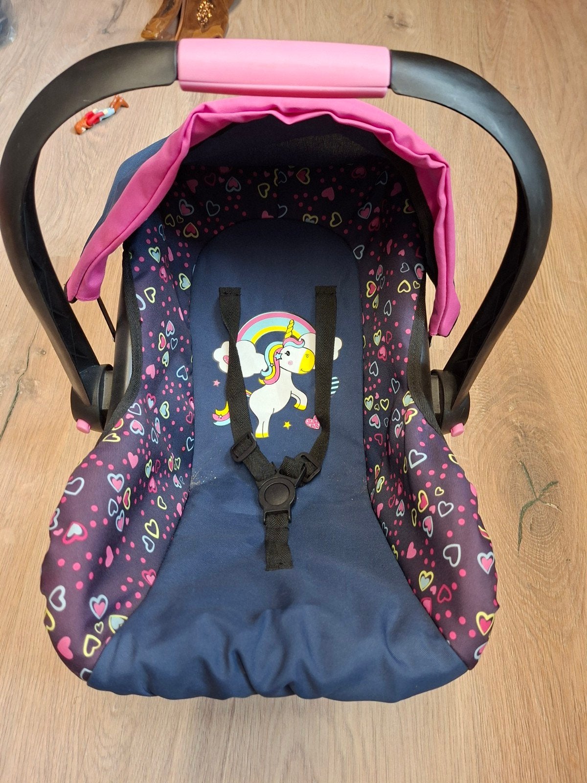 Maxi Cosi voor poppen - Eenhoorn design, Kinderen en Baby's, Speelgoed | Poppen, Ophalen of Verzenden, Zo goed als nieuw, Babypop