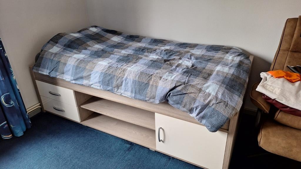 Complete slaapkamer/kajuitbed, kledingkast bureau boekenkast, Ophalen, Zo goed als nieuw, Eenpersoons