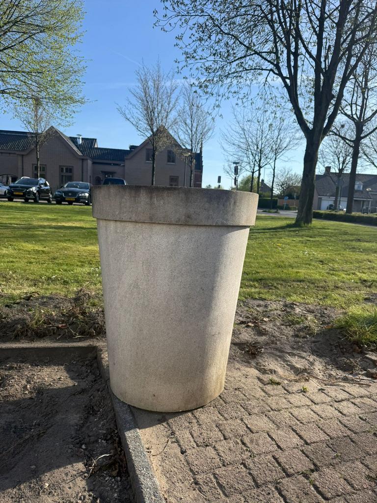 Grote betonnen bloempot, Tuin en Terras, Bloempotten, Ophalen, Gebruikt, 40 cm of meer, Rond