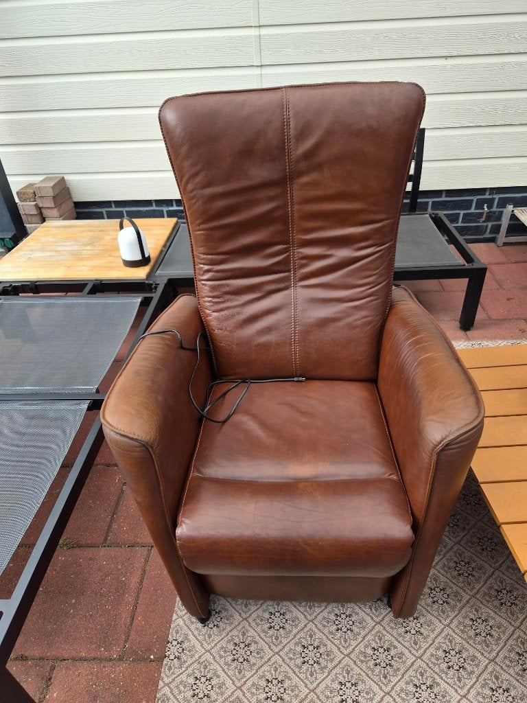 LEDEREN ELEKTRISCHE STA-OP RELAX-FAUTEUIL, Ophalen, Past in elk interieur, Zo goed als nieuw, 75 tot 100 cm