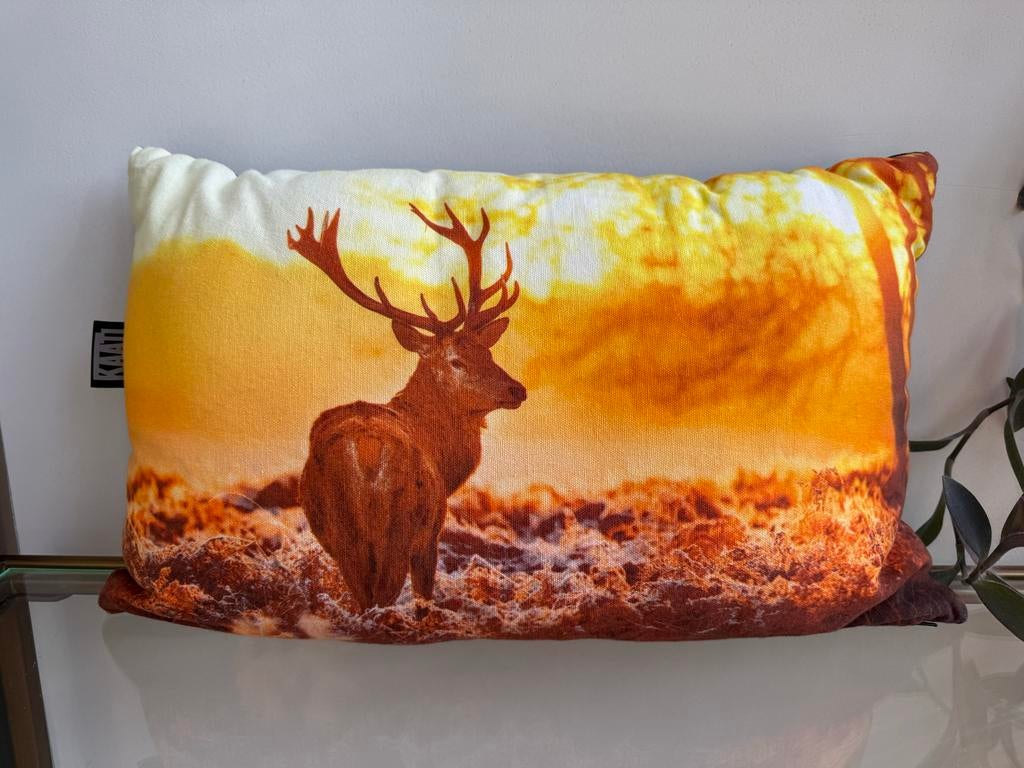 KAAT kussen - Hert Oranje/Bruin (sunny deer), Huis en Inrichting, Woonaccessoires | Kussens, Ophalen of Verzenden, Gebruikt, Oranje