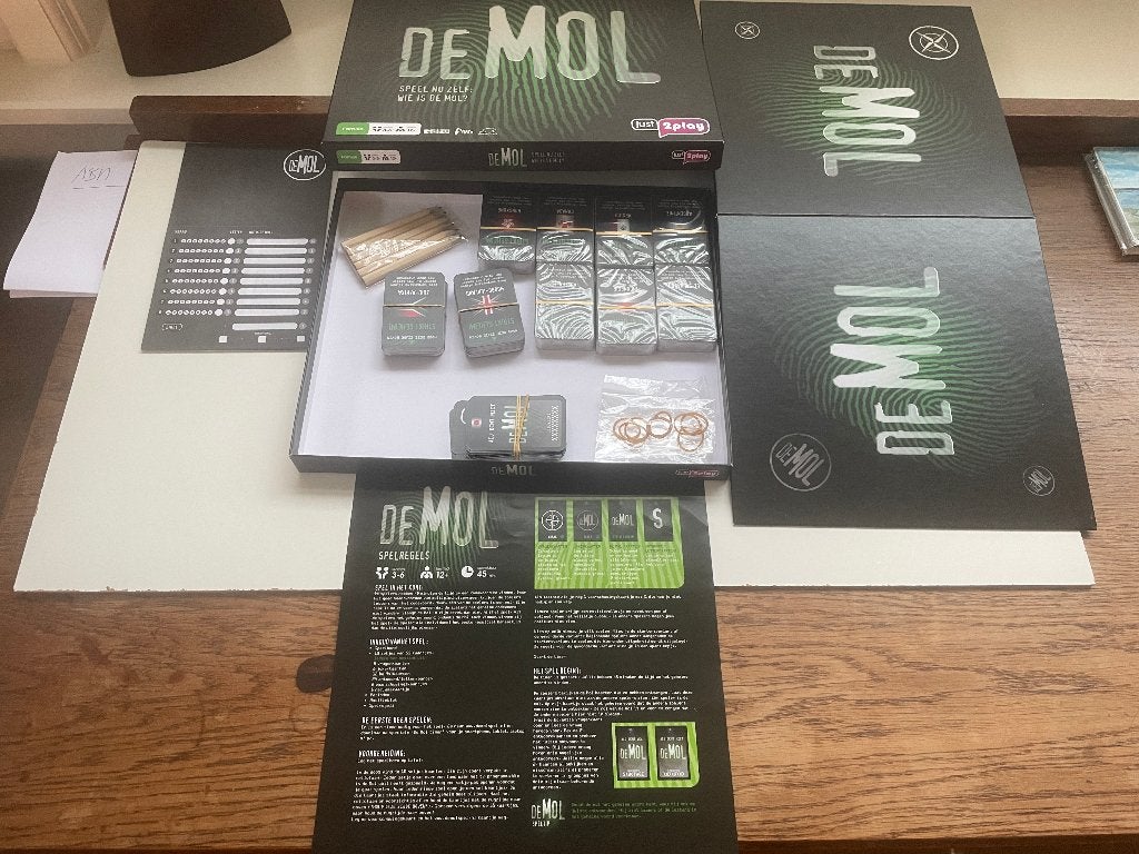 D217 Wie is de Mol Bordspel. Niets is wat het lijkt ...., Drie of vier spelers, Ophalen of Verzenden, Gebruikt