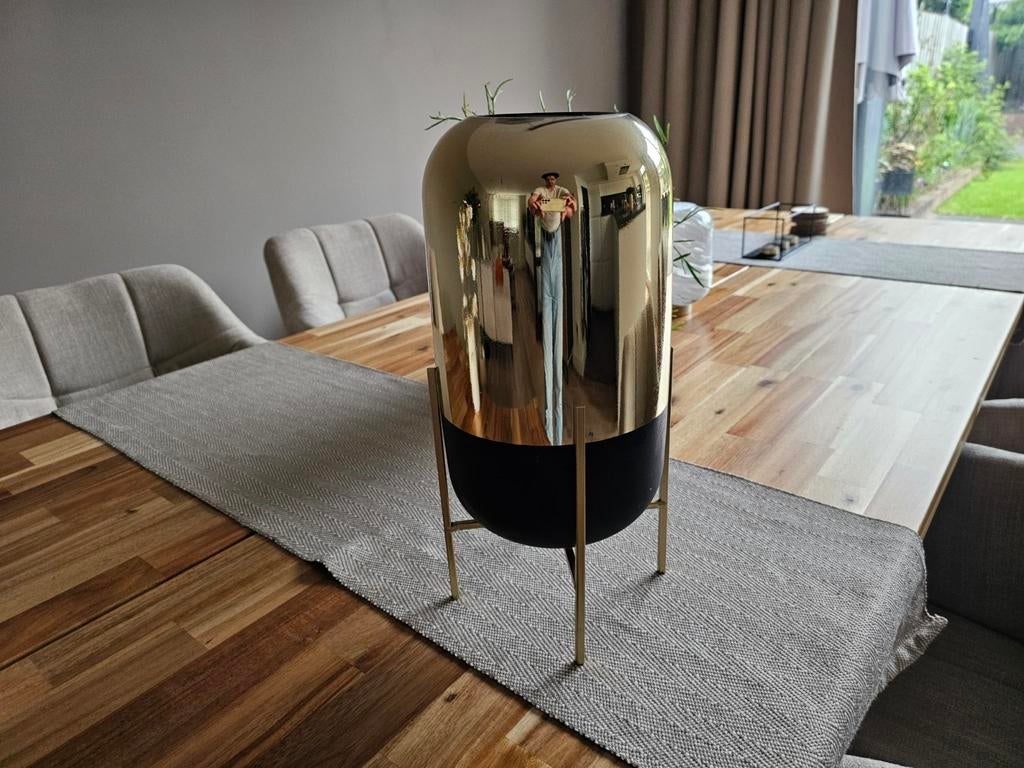 J-Line Gouden vaas op standaard - Modern design, Huis en Inrichting, Ophalen, Overige materialen, Overige kleuren, Zo goed als nieuw