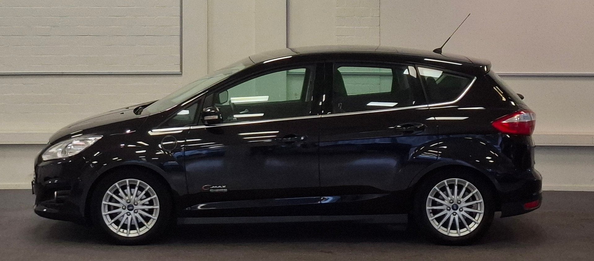 Ford C-Max 2.0 Plug-in Hybrid Titanium Plus 2e Eigenaar Pano, 137 pk, Gebruikt, 4 cilinders, Parkeerassistent