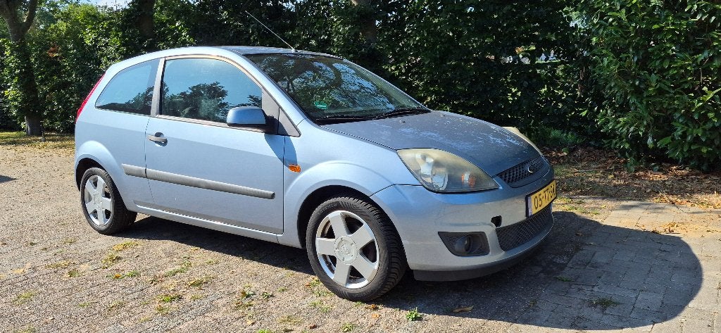 Ford Fiësta 1.3 8V 3DR 2007 Blauw, 1299 cc, Stof, 40 €/maand, Zwart