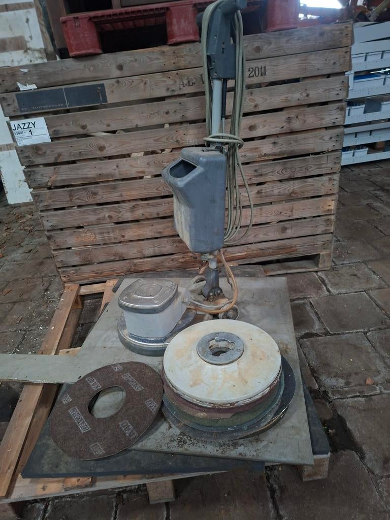 nilfisk schuurmachine, Ophalen, Minder dan 700 watt, Werkbankslijpmachine