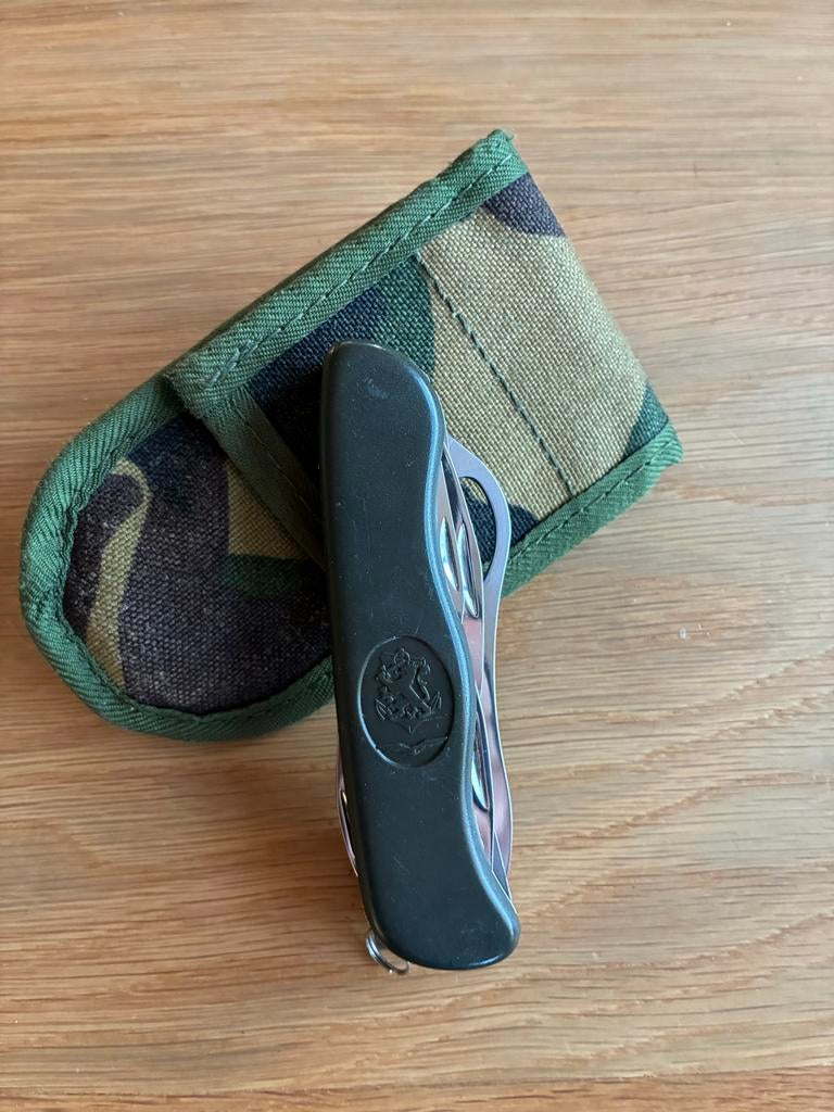 Victorinox Leger Mes - Zwanenburg met Camo Hoesje, Ophalen of Verzenden