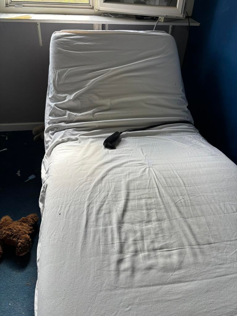 Eenpersoons bed, elektronisch verstelbaar, Huis en Inrichting, Ophalen, Gebruikt, 90 cm, Eenpersoons