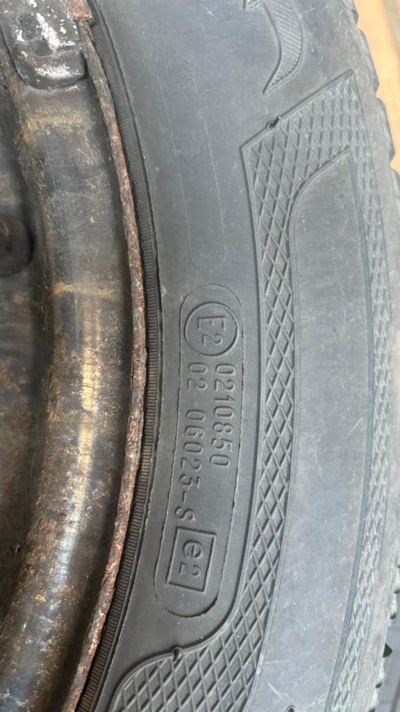 4 winterbanden toyota yaris gratis, Auto-onderdelen, Banden en Velgen, Ophalen, 15 inch, Banden en Velgen, Winterbanden
