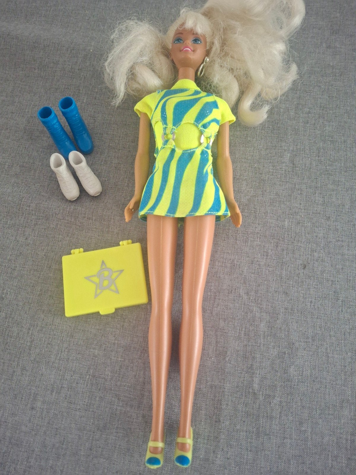 Barbie Moovin' met loopmechanisme (mist oorbel en sokken), Ophalen of Verzenden, Gebruikt, Barbie