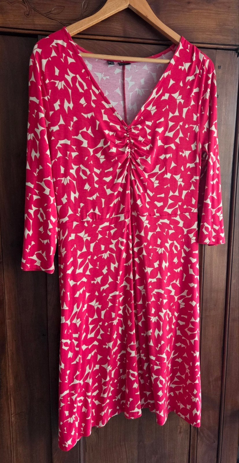 Rode Body Flirt jurk in nieuwstaat maat 40/ 42
95 % viscose, Maat 38/40 (M), Ophalen of Verzenden, Zo goed als nieuw, Knielengte