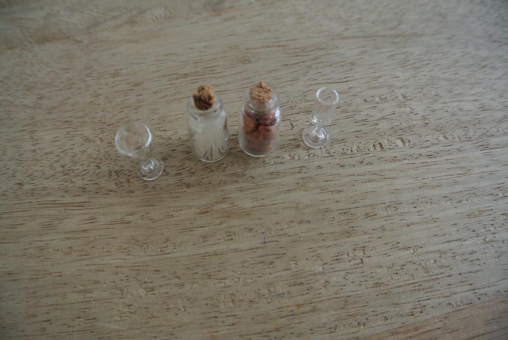 Poppenhuis  Glazen potjes met Glazen glaasjes / nr 8, Ophalen of Verzenden, Gebruikt, Gebruiksvoorwerp
