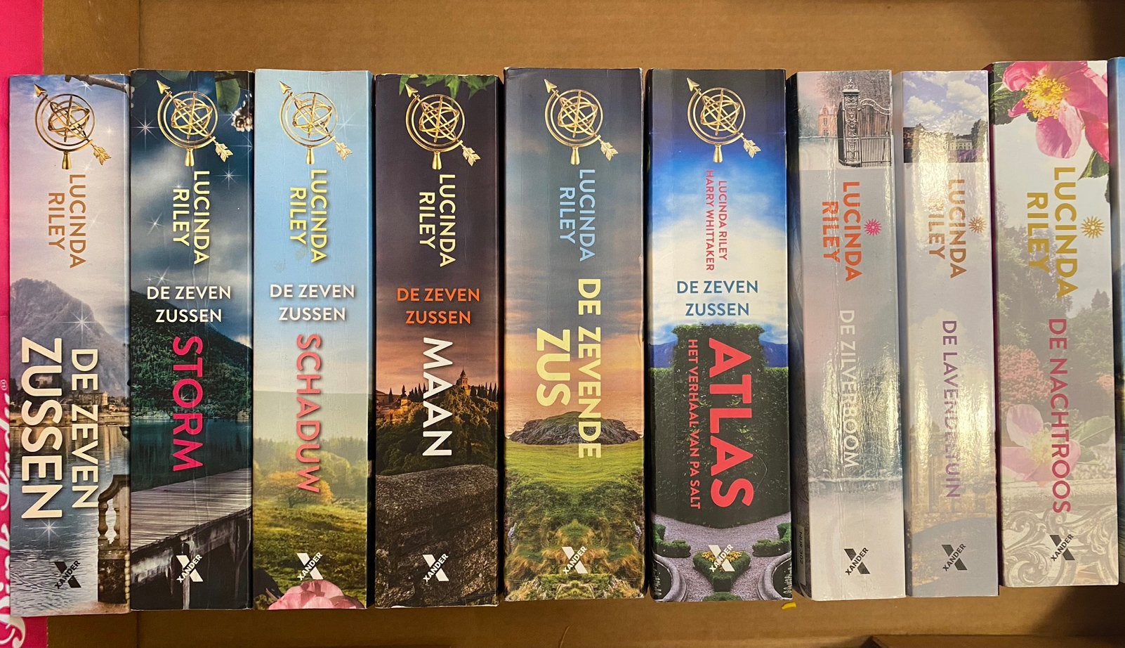 Lucinda Riley boeken Zeven Zussen Maan Nachtroos Zilverboom, Boeken, Ophalen of Verzenden, Gelezen