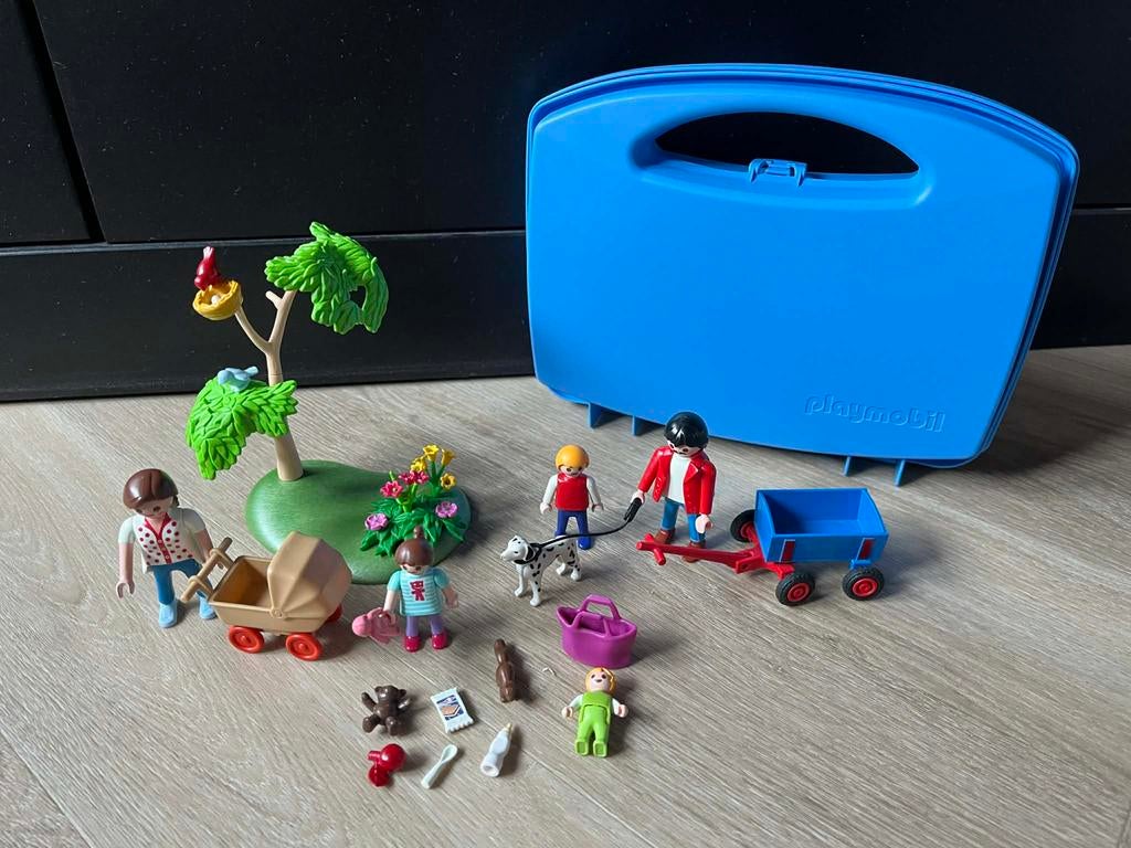Playmobil familie in het park met hond en accessoires, Ophalen of Verzenden, Zo goed als nieuw, Complete set
