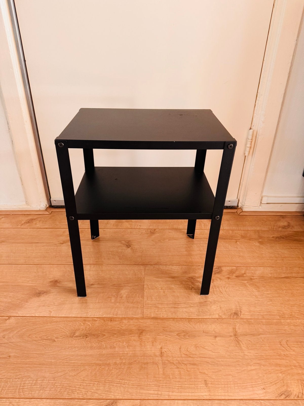 Tafeltje/ bijzettafel - IKEA KNARREVIK  - Zwart, Huis en Inrichting, Minder dan 55 cm, Metaal of Aluminium, Vierkant, Zo goed als nieuw
