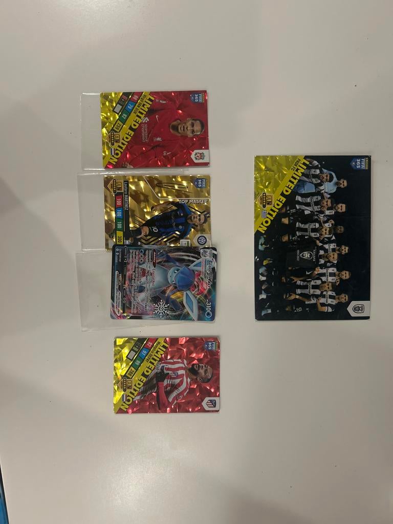 Limited Edition FIFA 365 & Pokémon VMAX Kaarten, Verzenden, Zo goed als nieuw, Meerdere kaarten