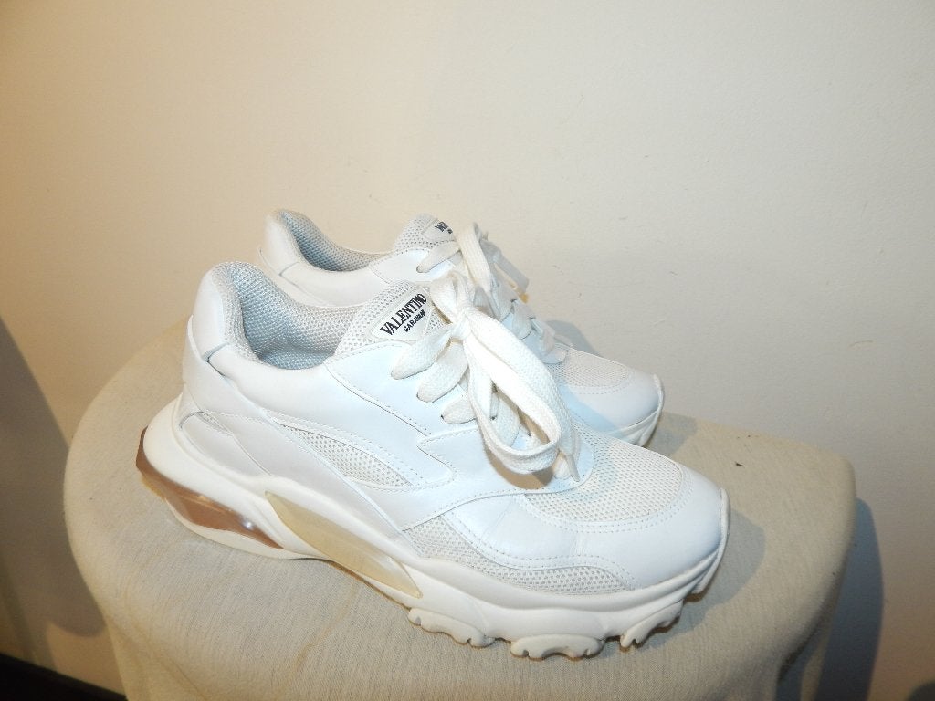 Valentino Garaviani bounce sneakers wit merk inslag achter37, Wit, Ophalen of Verzenden, Sneakers of Gympen, Gedragen