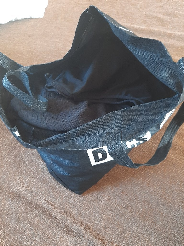 Tas Vol Zwarte Vrouwenshirts, Zwart, Korte mouw, Gedragen, Ophalen