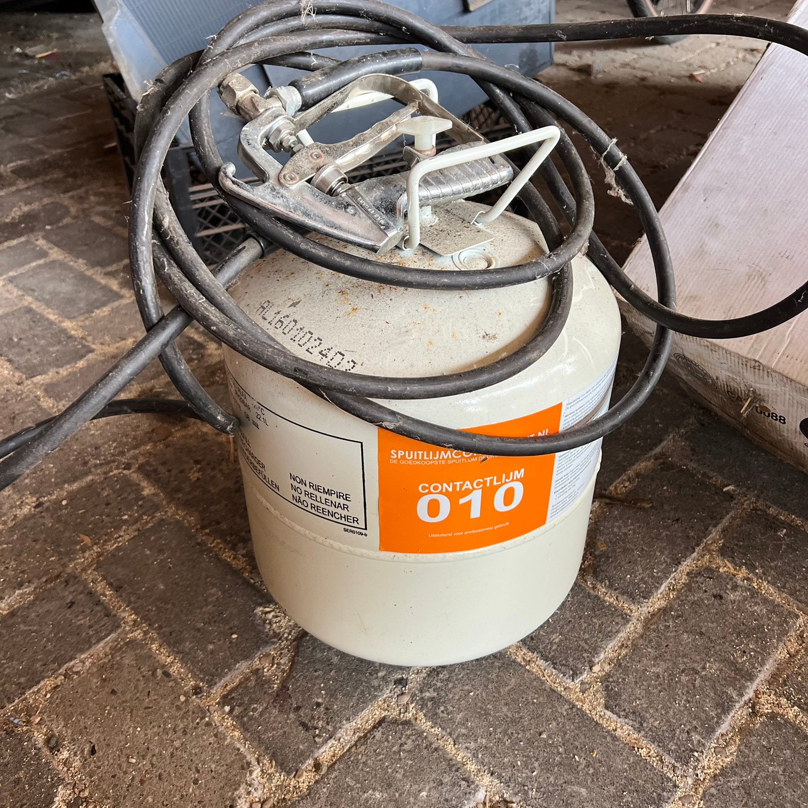 22l drukvat 010 spuitlijm met slang en spuitpistool, Ophalen, Gebruikt