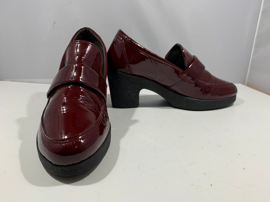Doralatina, maat 37. Donkerrode glanzende schoenen., Verzenden, Zo goed als nieuw, Espadrilles of Moccasins, Rood
