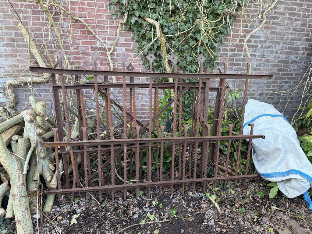 Oud ijzeren hekwerk - sierlijk en robuust, Ophalen, Gebruikt, IJzer, Sierhekwerk