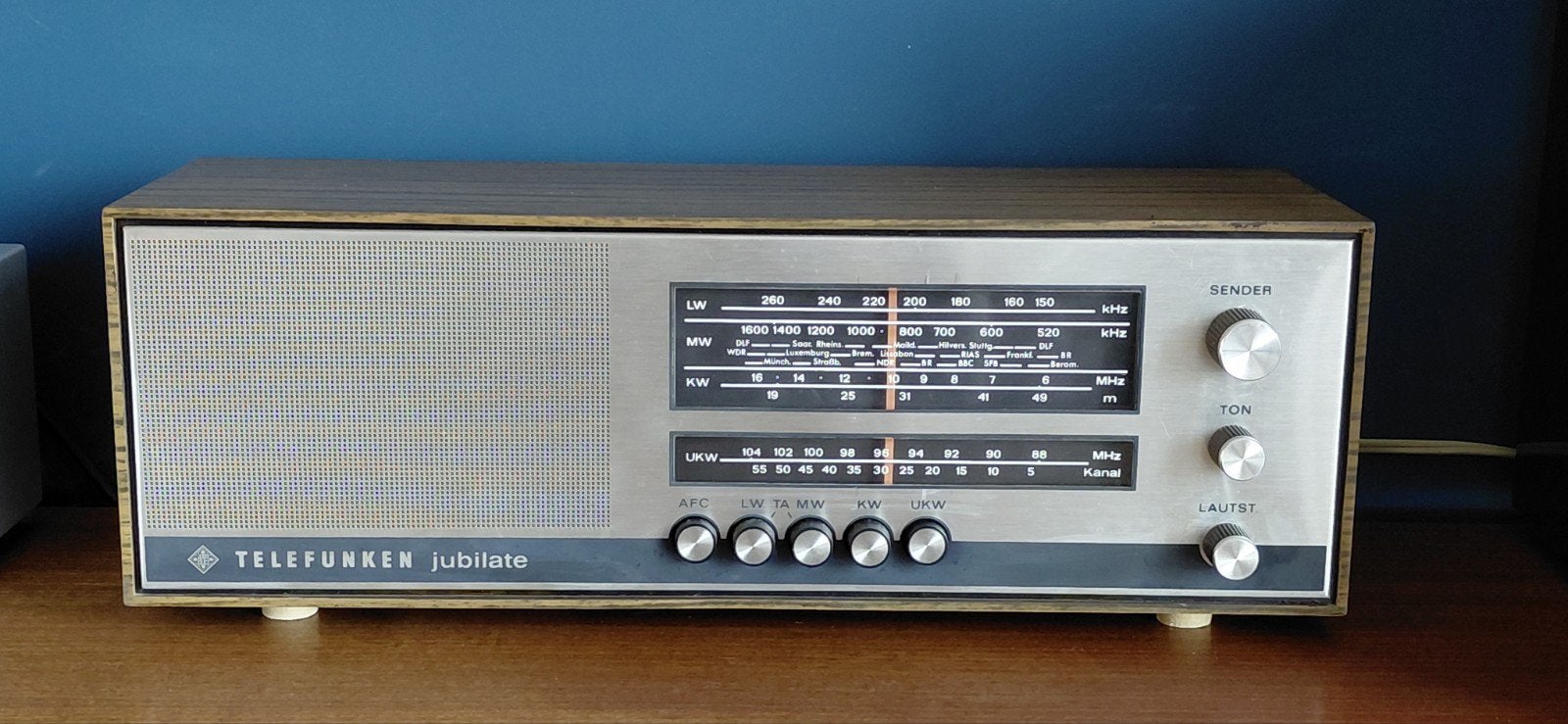 Telefunken Jubilate 305a transistor radio, Ophalen of Verzenden, Transistorradio