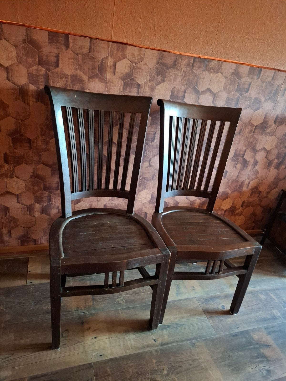 Mooie koloniale stoelen 2 x, Huis en Inrichting, Stoelen, Ophalen, Gebruikt, Bruin
