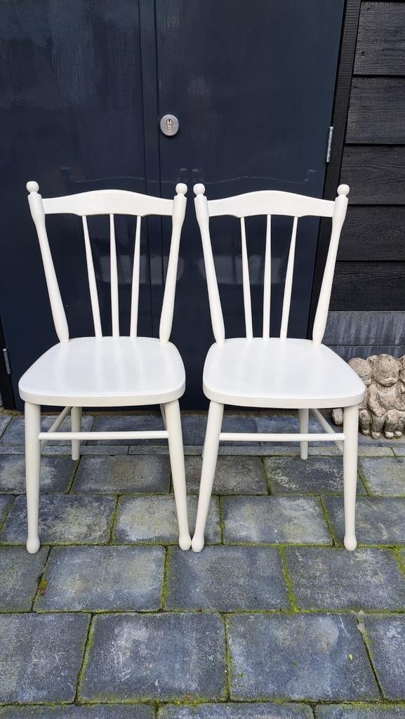 2 mooie Vintage oude Zweedse spijlenstoelen, Huis en Inrichting, Stoelen, Ophalen, Gebruikt, Twee, Wit