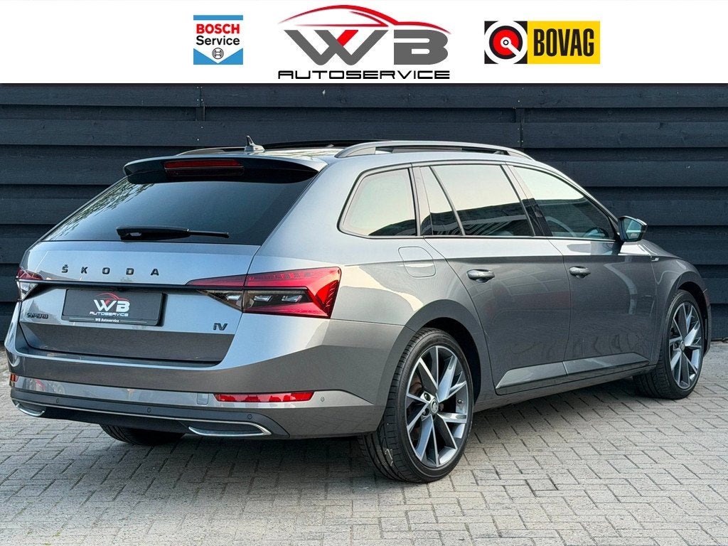 Skoda Superb Combi 1.4 TSI iV Sportline Pano I ACC I Lane-As, Auto's, Skoda, Zwart, 4 cilinders, 750 kg, Voorwielaandrijving