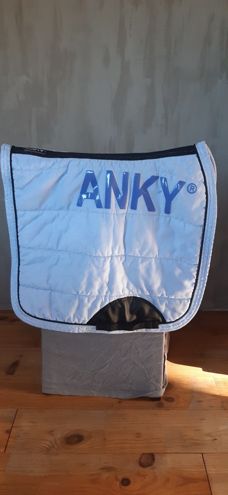 licht blauw zadeldekje Anky full, Dieren en Toebehoren, Full (L), Dressuurdekje, Ophalen of Verzenden, Zo goed als nieuw
