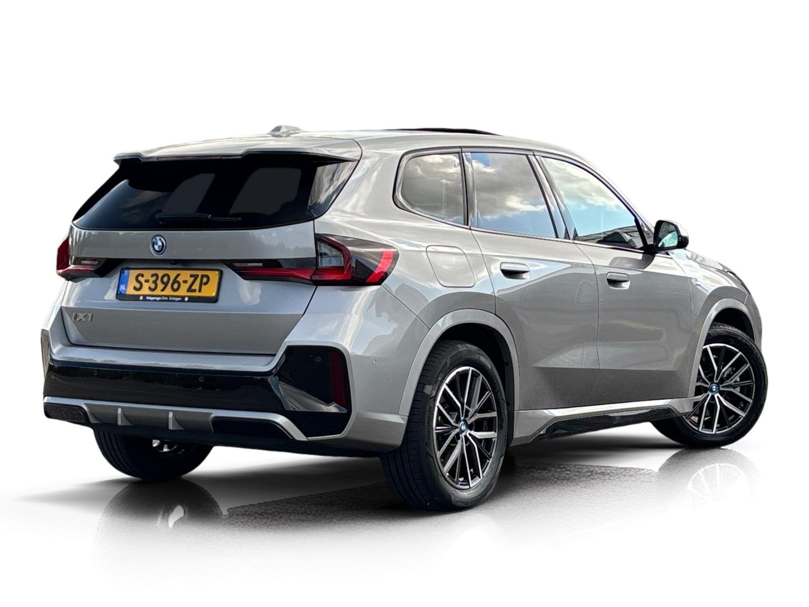BMW iX1 xDrive30 M-Sport 67 kWh ✅ Pano ✅ Leder ✅ 360CA, Auto's, Automaat, Gebruikt, 225 min, Vierwielaandrijving