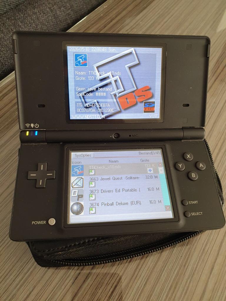 Zo goed als nieuw Nintendo dsi met spellen en R4 kaart, Ophalen of Verzenden, Zo goed als nieuw, Dsi