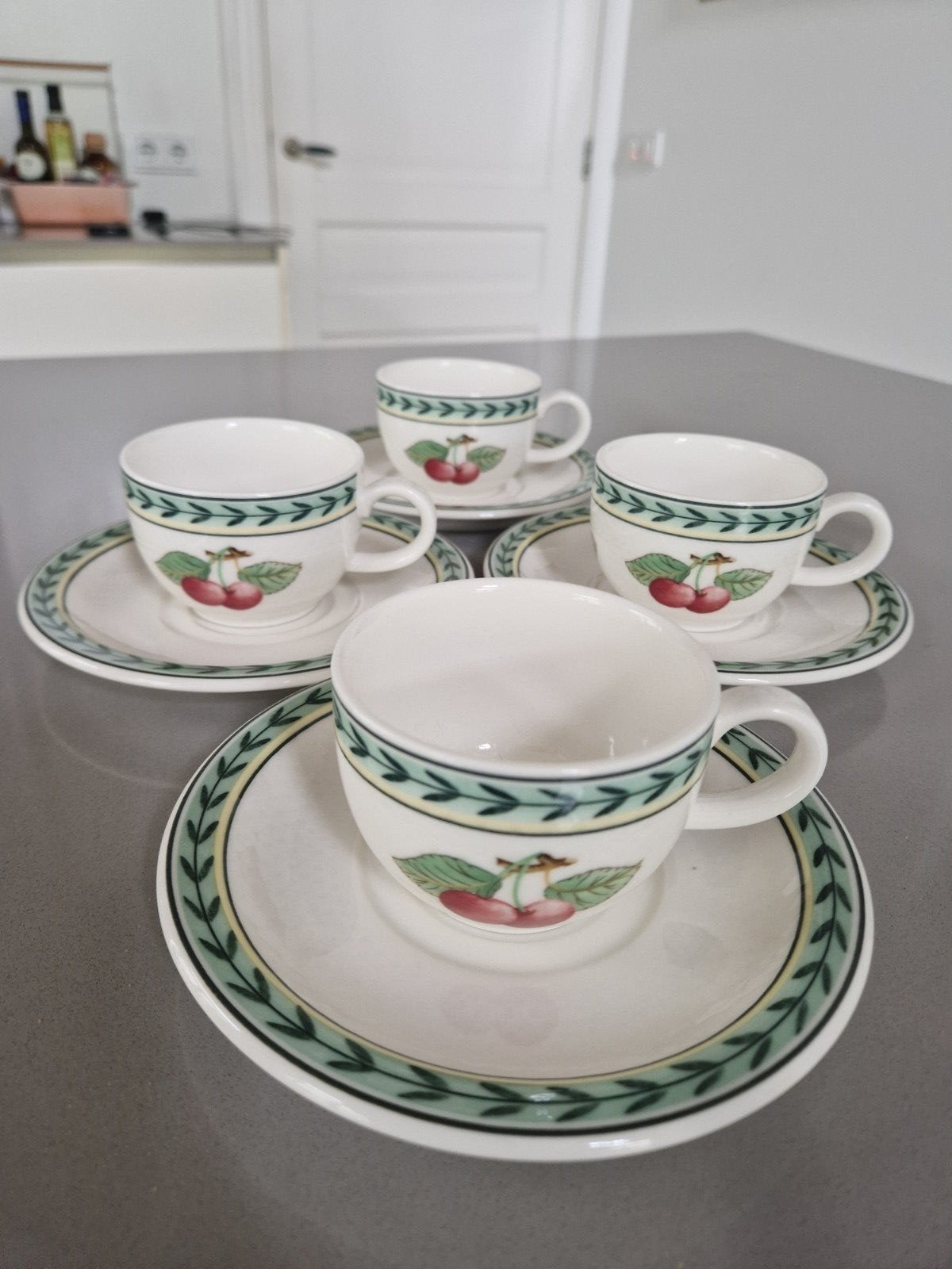 4 koffiekoppen met schotels Villeroy en Boch French Garden, Nieuw, Ophalen of Verzenden, Overige stijlen, Kop(pen) en/of Schotel(s)