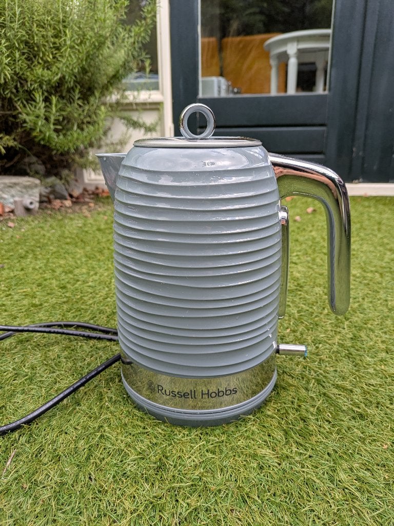 Waterkoker Russell Hobbs, 1 tot 2 liter, Ophalen of Verzenden, Zo goed als nieuw, Draadloos