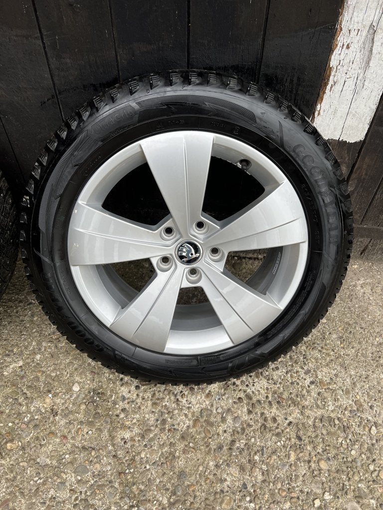 5x112 originele Skoda superb velgen 17” helios Caddy golf, Auto-onderdelen, Banden en Velgen, 215 mm, Banden en Velgen, Niet ingevuld