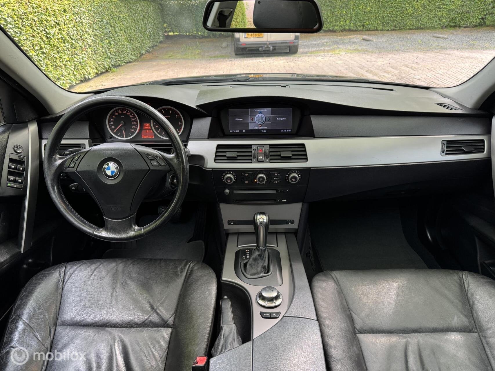 BMW 5-serie Touring 525i Executive - Leder - Panoramadak -, Auto's, Automaat, Achterwielaandrijving, Gebruikt, 2000 kg