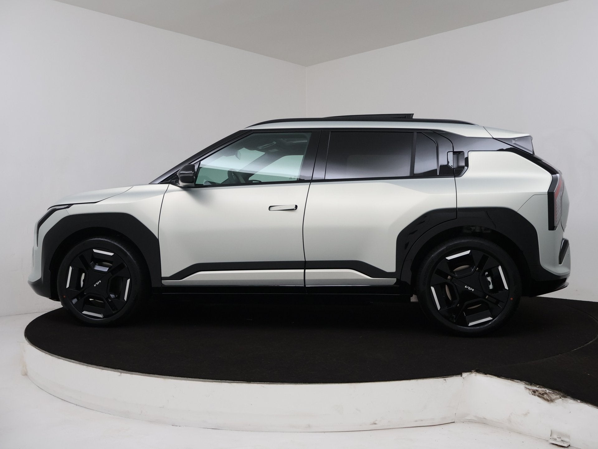 Kia EV3 GT-Line 81.4 kWh NIEUW! | Uit voorraad leverbaar! Pa, Zwart, Leder, 204 pk, SUV of Terreinwagen