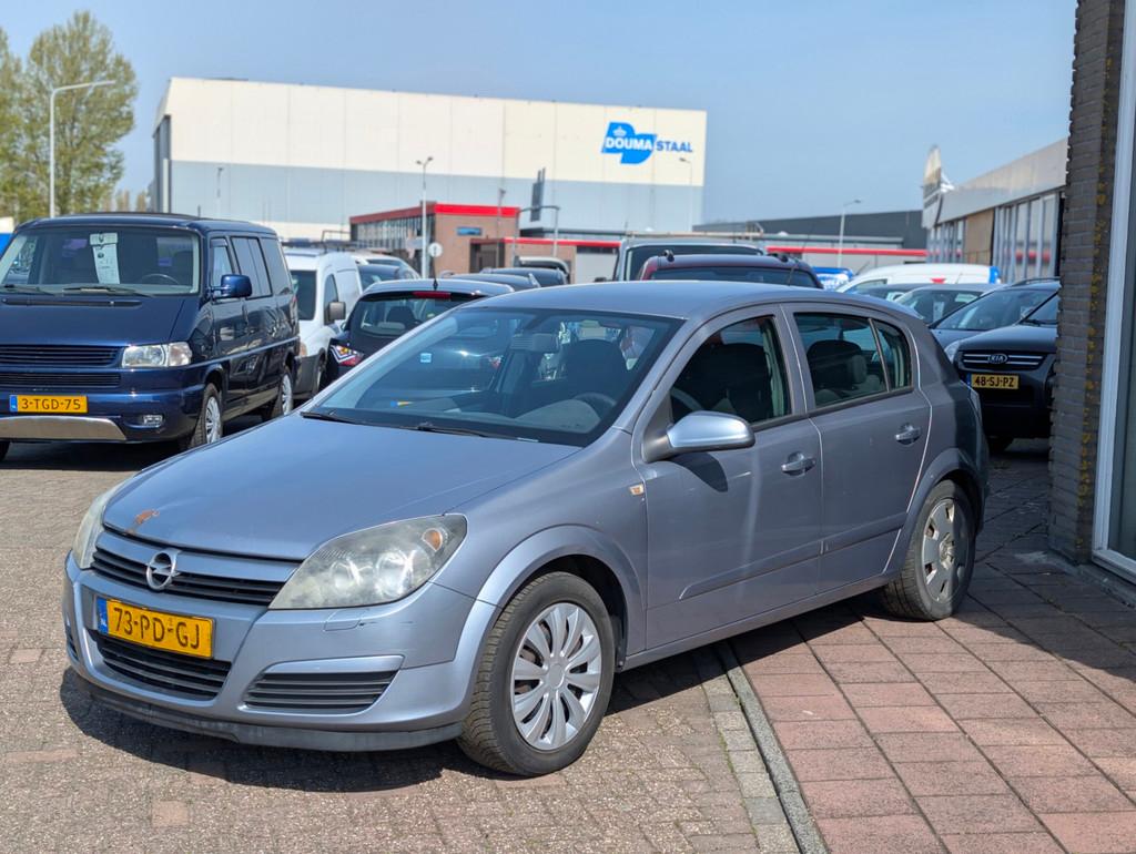 Opel Astra 1.6 Enjoy - Airco - Cruise -, Voorwielaandrijving, Gebruikt, Zwart, 4 cilinders