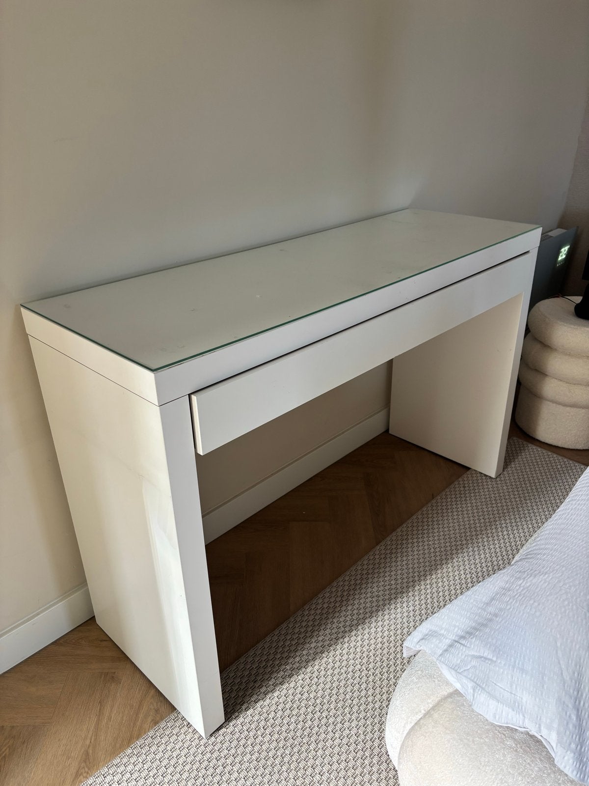Witte MALM makeup tafel met lade en glazen blad, Ophalen, Gebruikt, 100 tot 150 cm, Overige houtsoorten