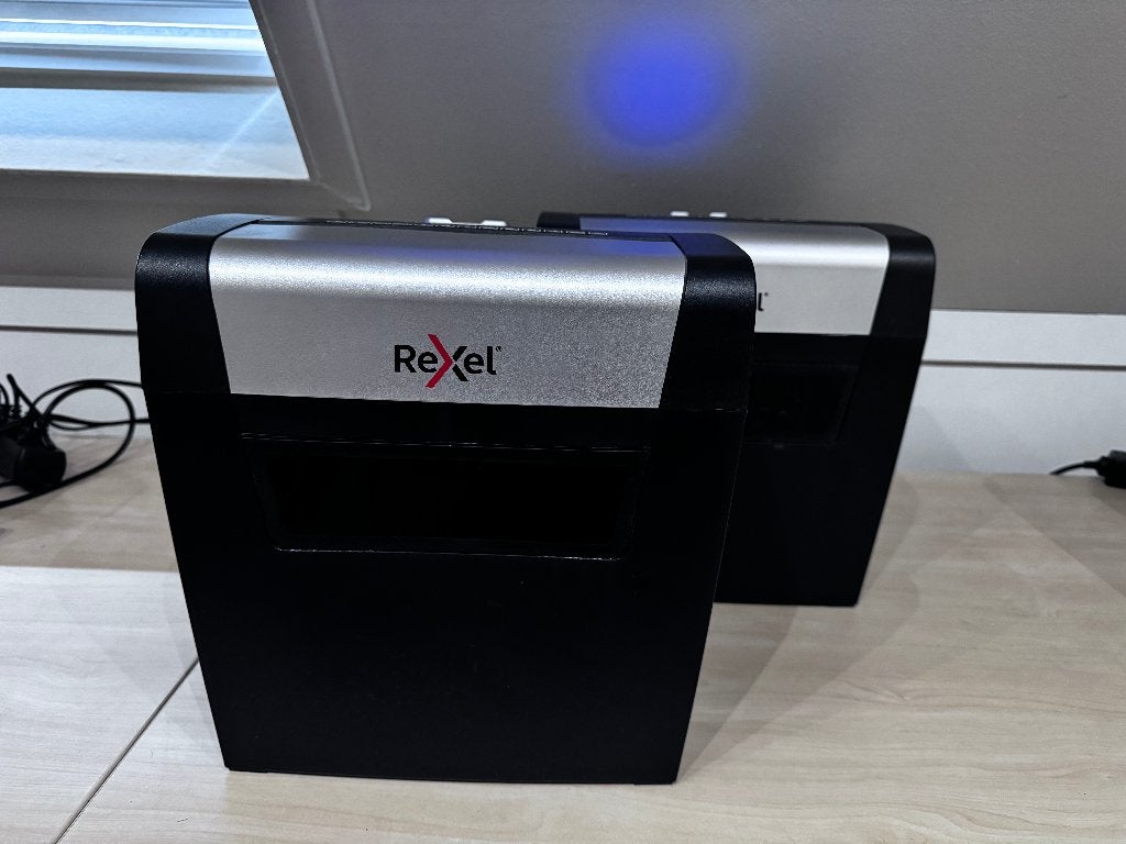 ✅ Rexel Momentum X308 - paper papier shredder versnipperaar, Ophalen of Verzenden, Zo goed als nieuw