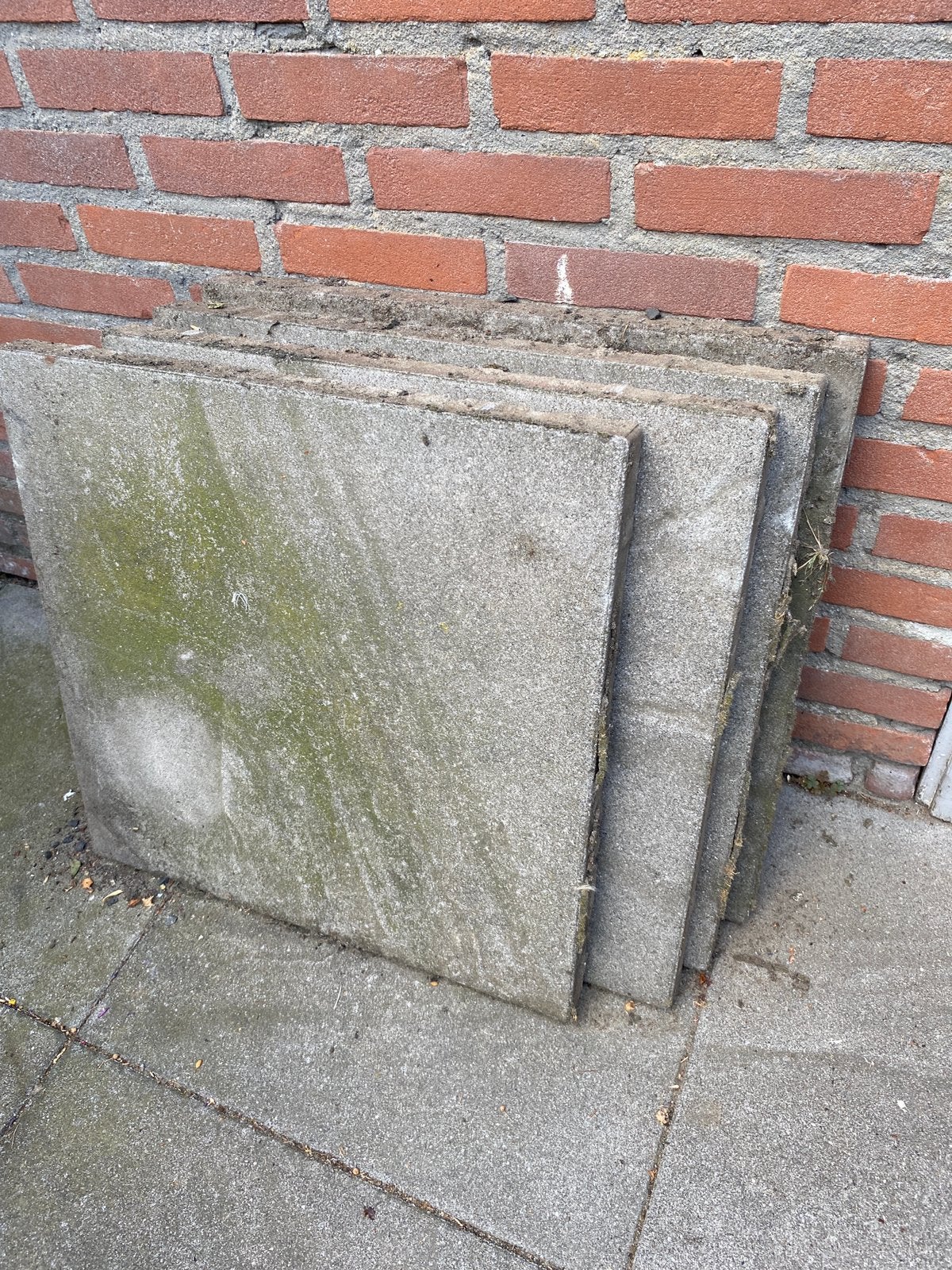 Zand en tuin tegels (gratis), Ophalen, Gebruikt, Beton, Terrastegels